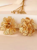 Elegant Floral Dangle Earrings: Vintage Metal Flower Design