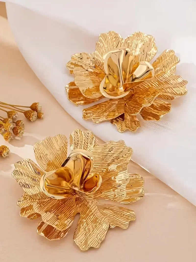 Elegant Floral Dangle Earrings: Vintage Metal Flower Design